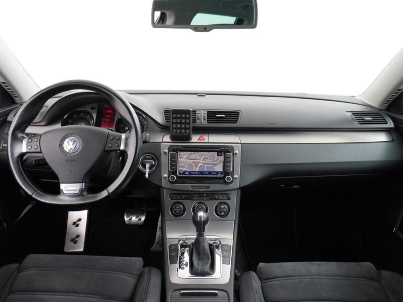 
								Volkswagen Passat 2008 full									