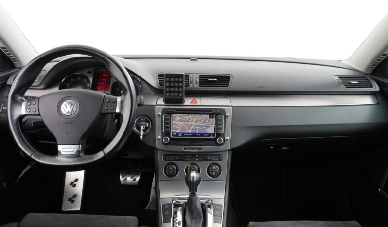 
								Volkswagen Passat 2008 full									