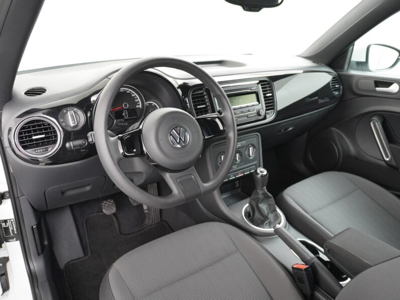 
								Volkswagen Beetle 2015 full									