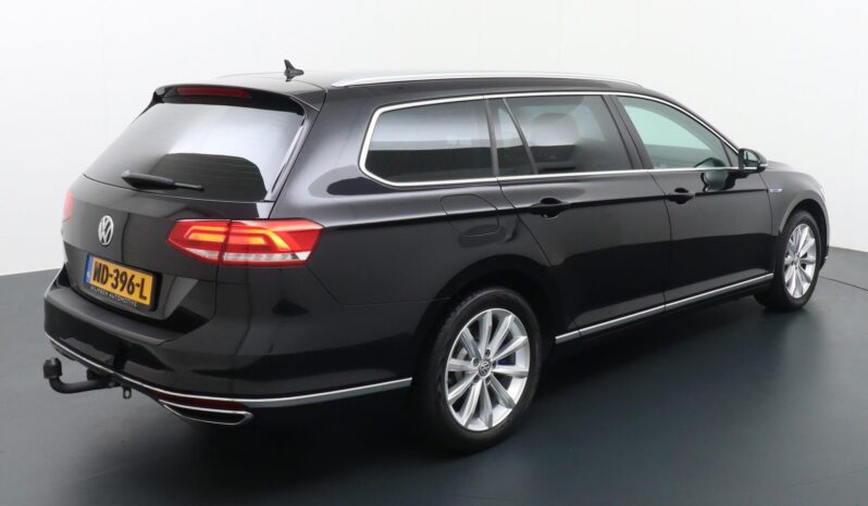 
								Volkswagen Passat 2016 full									