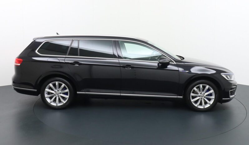 
								Volkswagen Passat 2016 full									