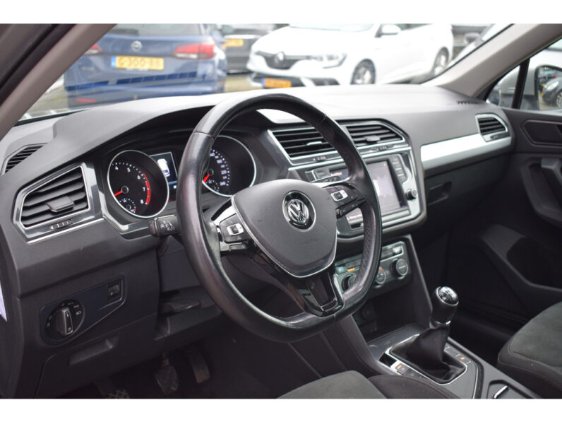 
								Volkswagen Tiguan 2016 full									
