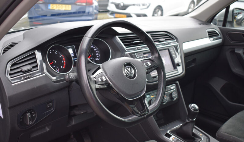 
								Volkswagen Tiguan 2016 full									